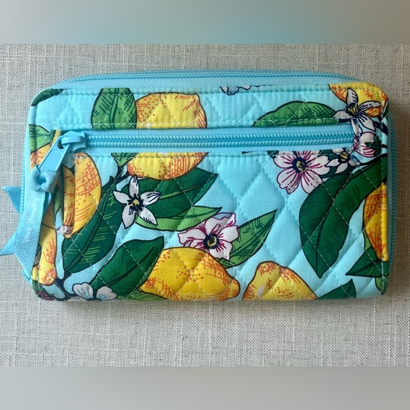Vera Bradley RFID TurnLock Wallet in Lemon Groveš EUC - Picture 2 of 4